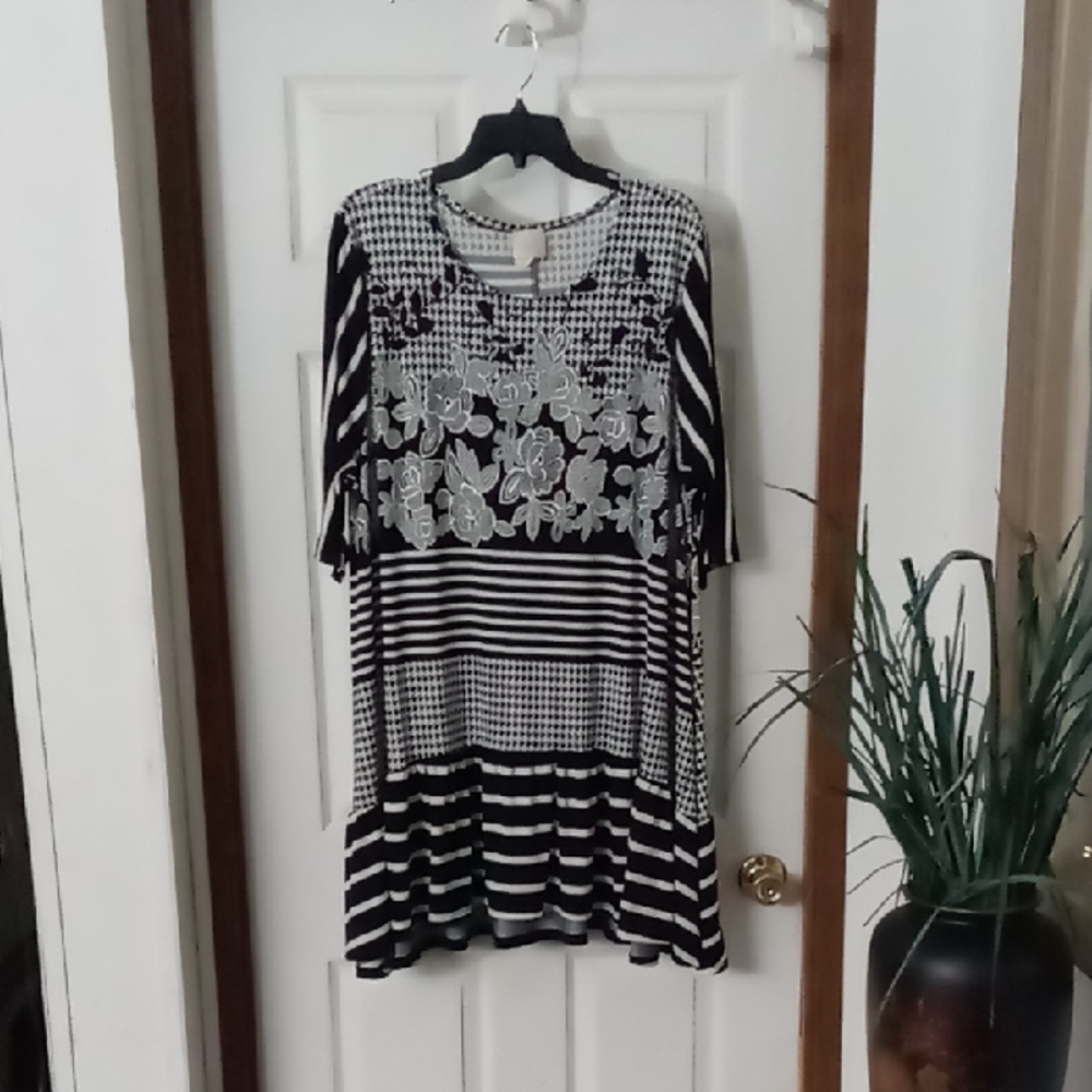Zadie B's 3X Back and White Floral Striped Women's Top
